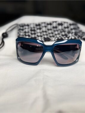 Women’s Oversized Park Avenue Blue Square Sunglasses